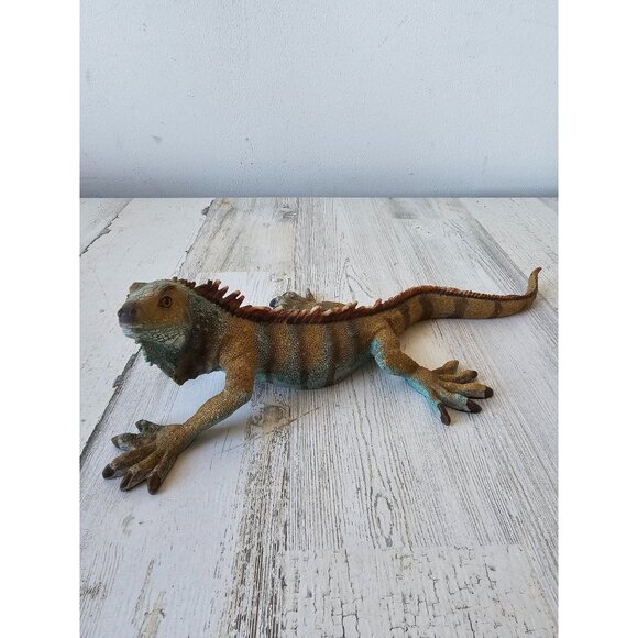 Unique hanging lizard mini iguana chameleon life-size unique